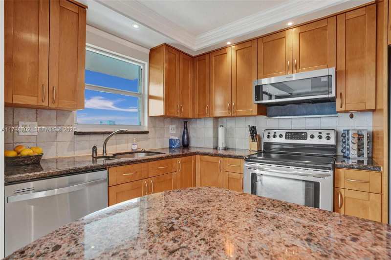 137 Golden Isles Dr # 1105, Hallandale Beach FL 33009