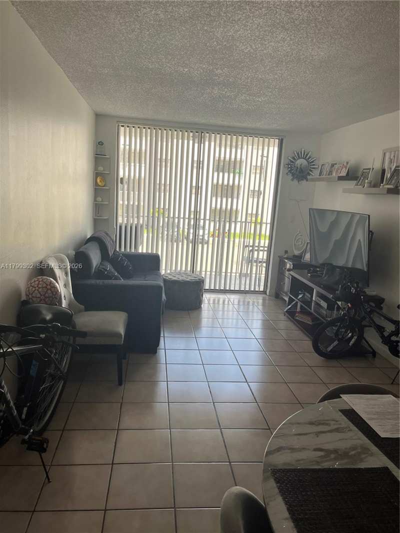 8145 NW 7th St # 211, Miami FL 33126