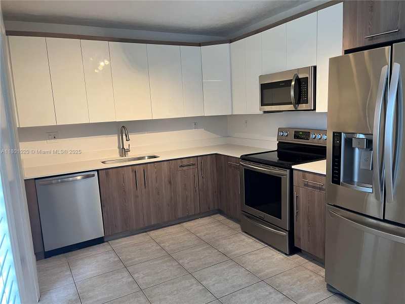 5031 Ponce De Leon Blvd, Coral Gables FL 33146