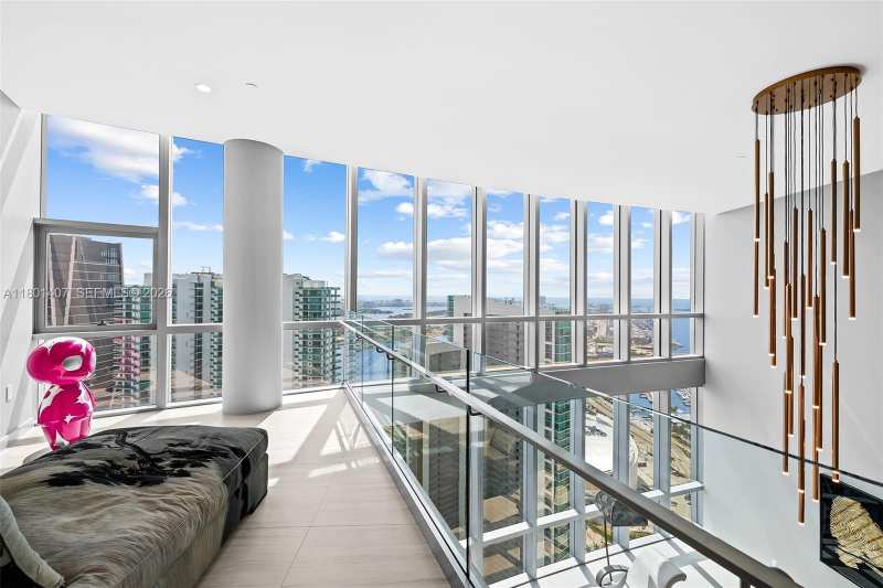 851 NE 1st Ave # 5401, Miami FL 33132