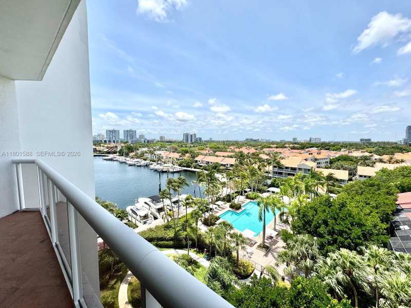 3610 Yacht Club Dr # 810, Aventura FL 33180