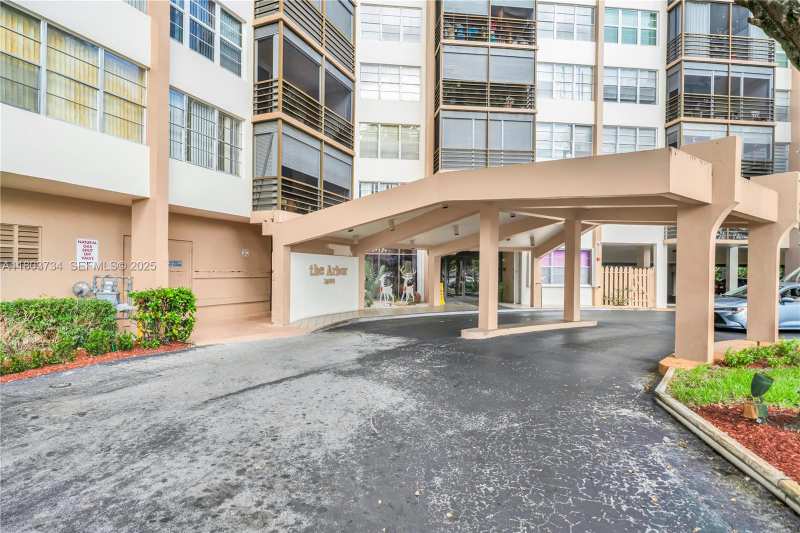 1400 Saint Charles Pl # L4, Pembroke Pines FL 33026