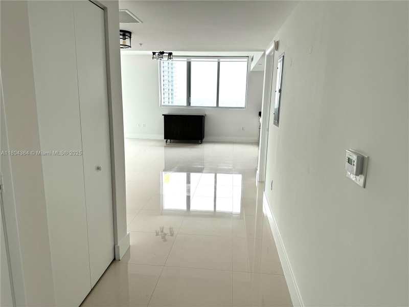 92 SW 3rd St # 1605, Miami FL 33130