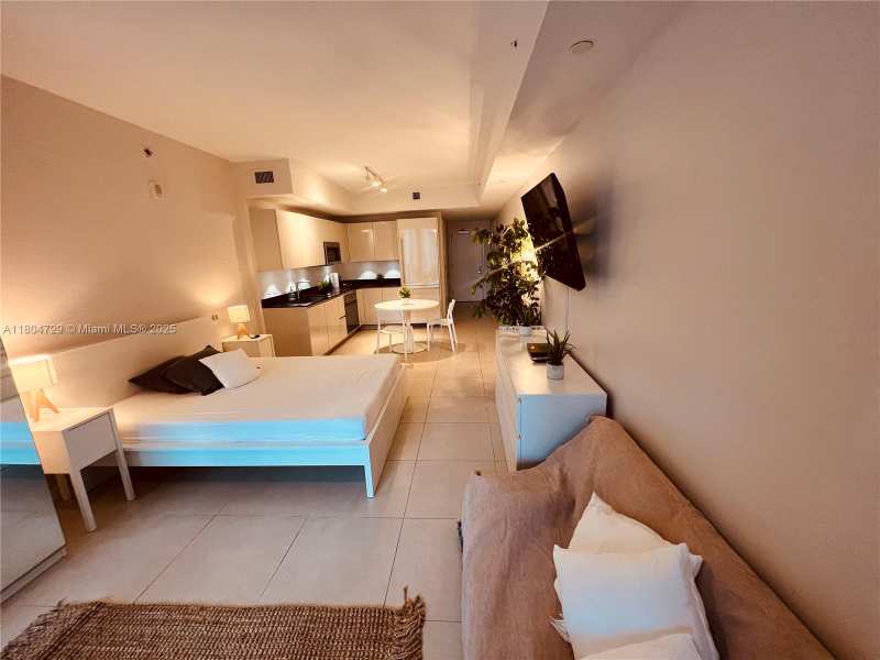 1010 Brickell Ave # 2710, Miami FL 33131