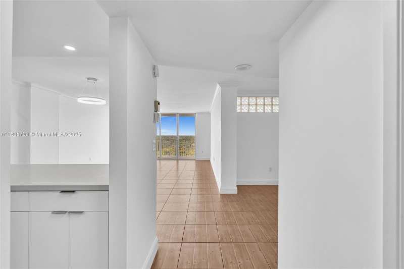2801 NE 183rd St # 1703W, Aventura FL 33160