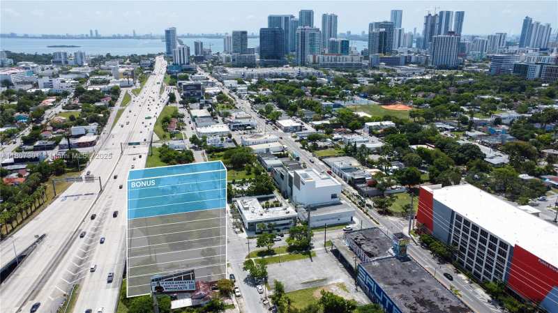 301 NW 37th St, Miami FL 33127