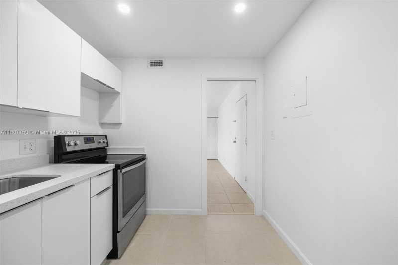 4222 Inverrary Blvd # 4211, Lauderhill FL 33319