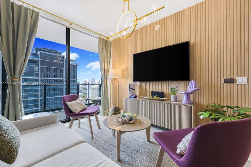 159 NE 6th St # 3005, Miami FL 33132