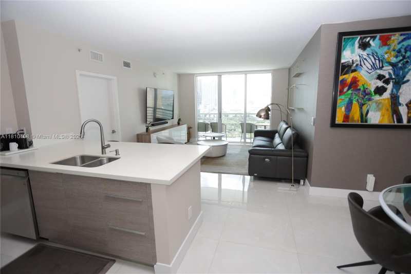 325 S Biscayne Blvd # 1822, Miami FL 33131