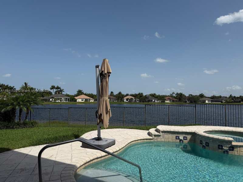 1418 Lantana Dr, Weston FL 33326