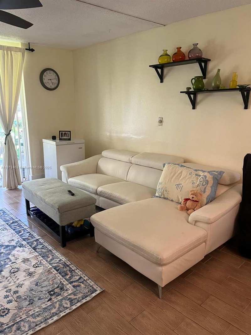 620 NE 12th Ave # 107, Hallandale Beach FL 33009