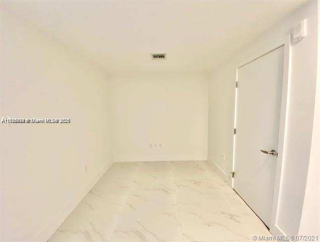 16385 Biscayne Blvd # 702, North Miami Beach FL 33160