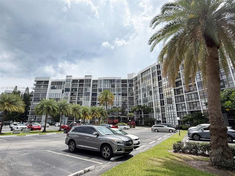 800 Parkview Dr # 820, Hallandale Beach FL 33009