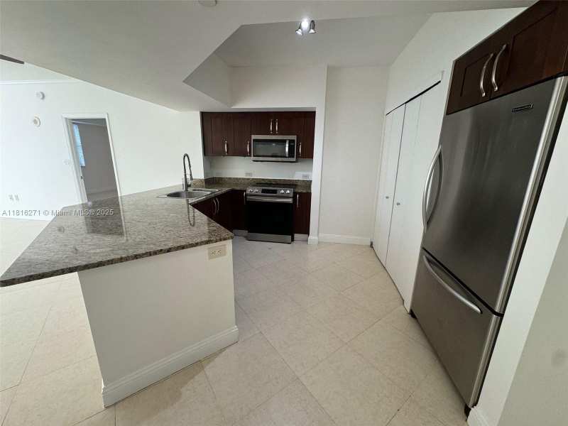19900 E Country Club Dr # 209, Aventura FL 33180