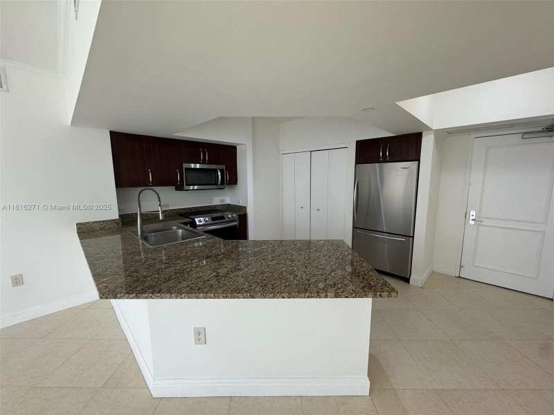 19900 E Country Club Dr # 209, Aventura FL 33180