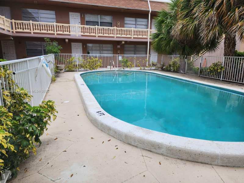 241 SE 9th Ave # 110, Pompano Beach FL 33060