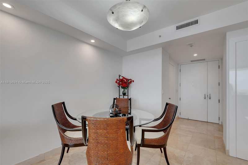 848 Brickell Key Dr # 1803, Miami FL 33131