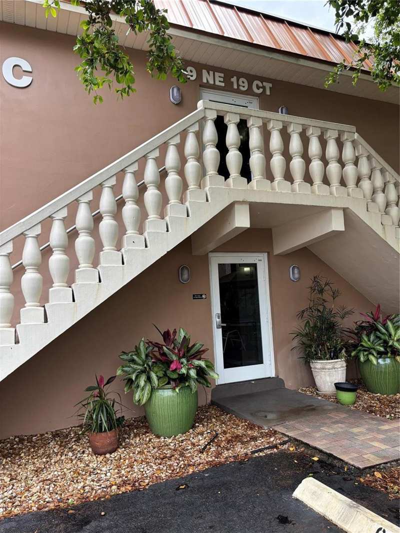 9 NE 19 Court # 102C, Wilton Manors FL 33305