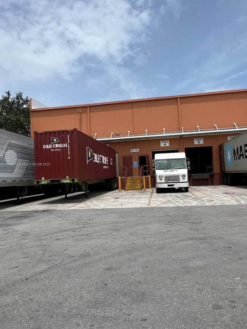 9667 NW 33rd St, Doral FL 33172