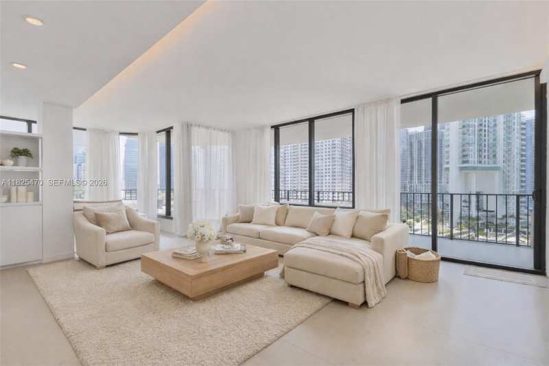 520 Brickell Key Dr # A1421, Miami FL 33131