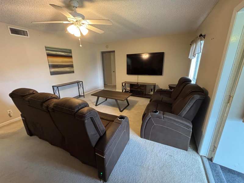 335 Knotty Pine Circle # D2, FL 33463