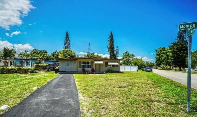 6103 Monroe St, Hollywood FL 33023