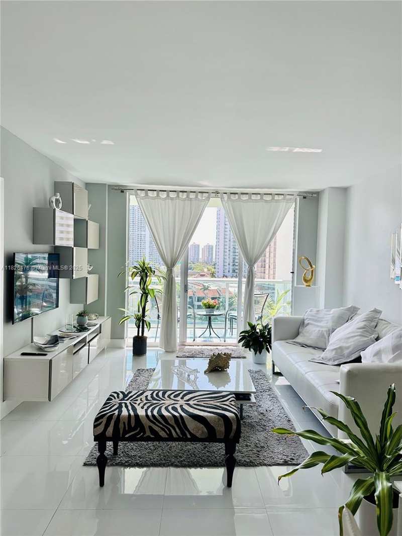 19390 Collins Ave # 911, Sunny Isles Beach FL 33160