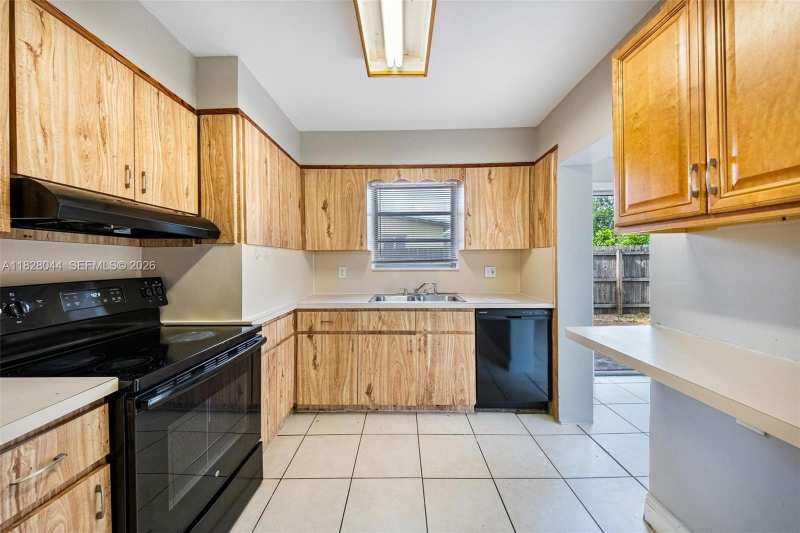 4130 NW 12th Ave, Oakland Park FL 33309