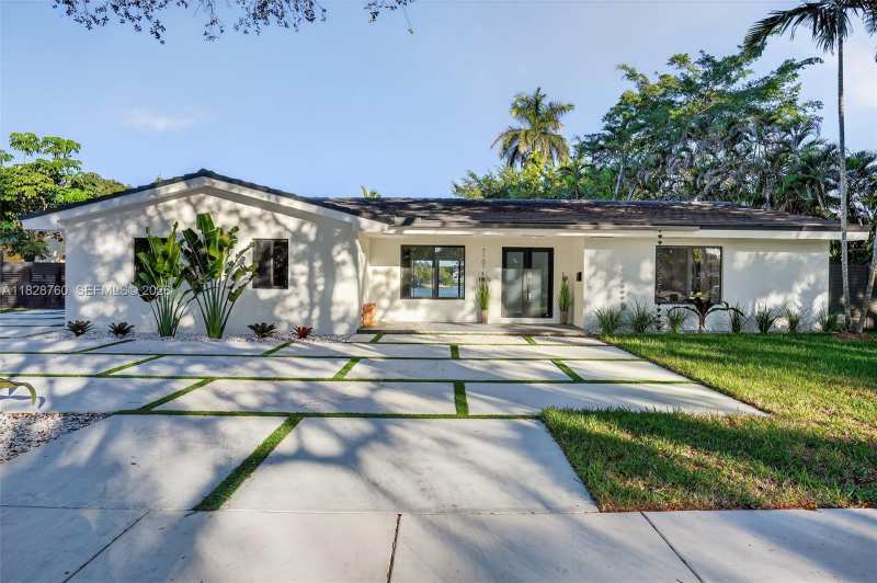 7101 E Troon Cir, Miami Lakes FL 33014