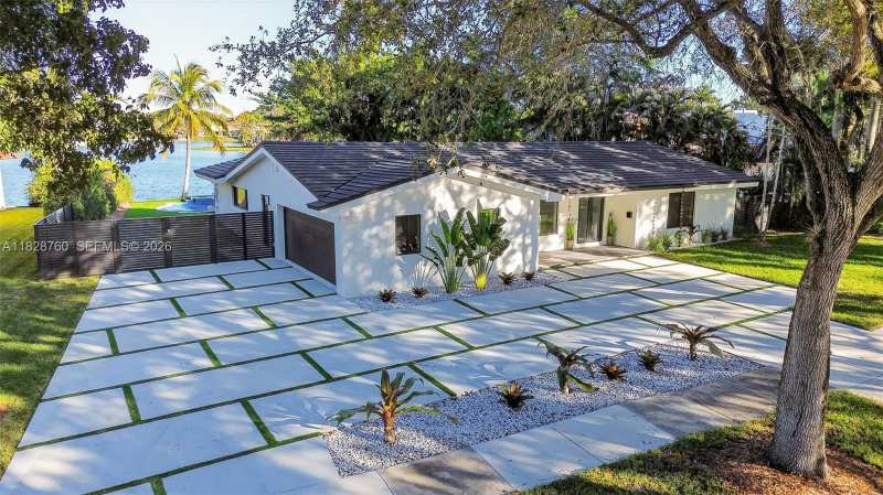 7101 E Troon Cir, Miami Lakes FL 33014