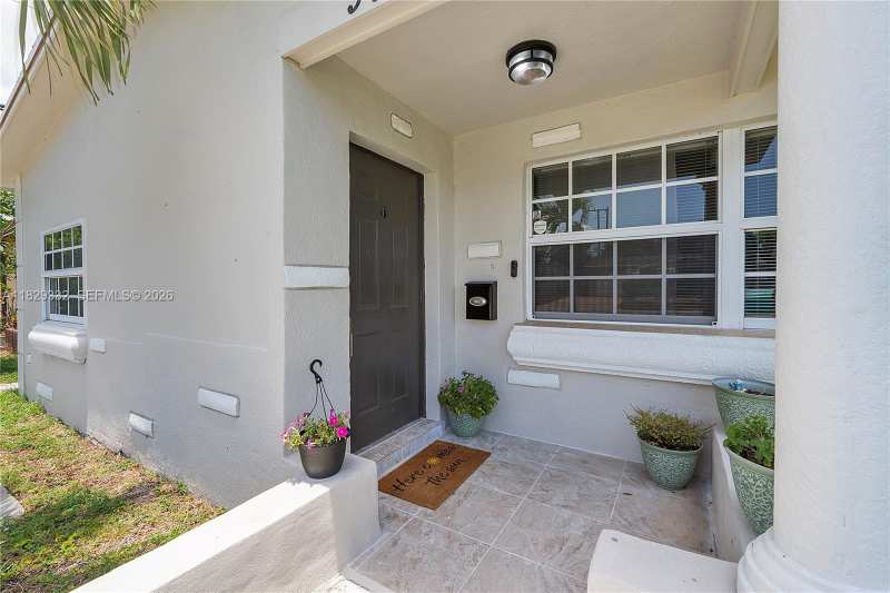 3301 NW 42nd St, Lauderdale Lakes FL 33309
