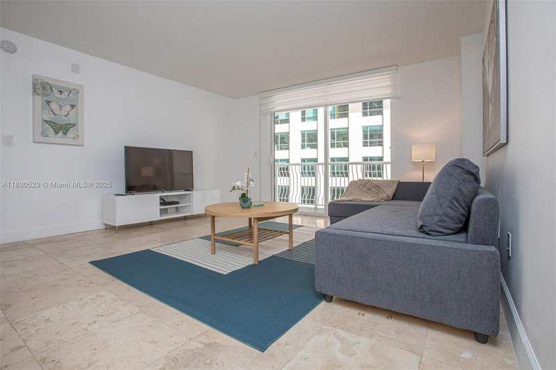 1200 Brickell Bay Dr # 2704, Miami FL 33131