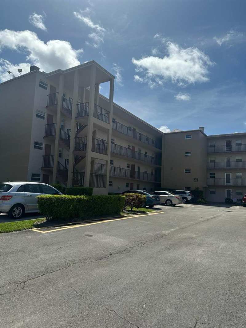 225 Bonnie Boulevard # 116, Palm Springs FL 33461