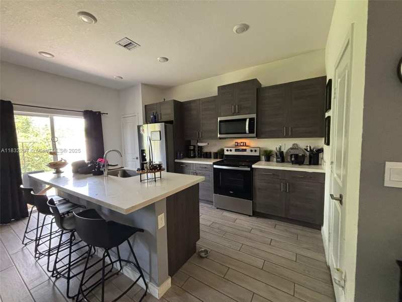 830 SE 19th St, Homestead FL 33034