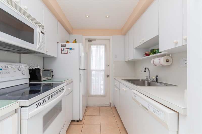 3135 S Ocean Dr # 230, Hallandale Beach FL 33009