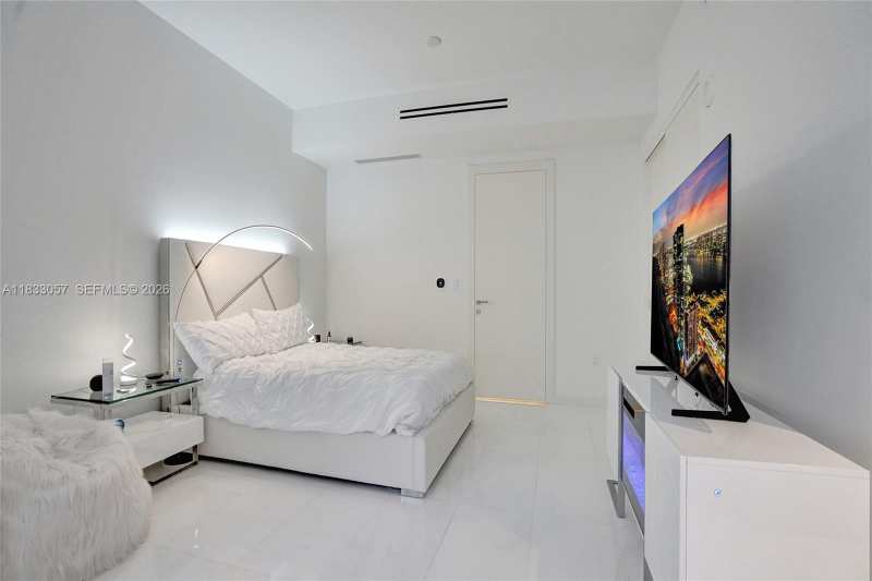 300 Biscayne Blvd Way # 505C, Miami FL 33131