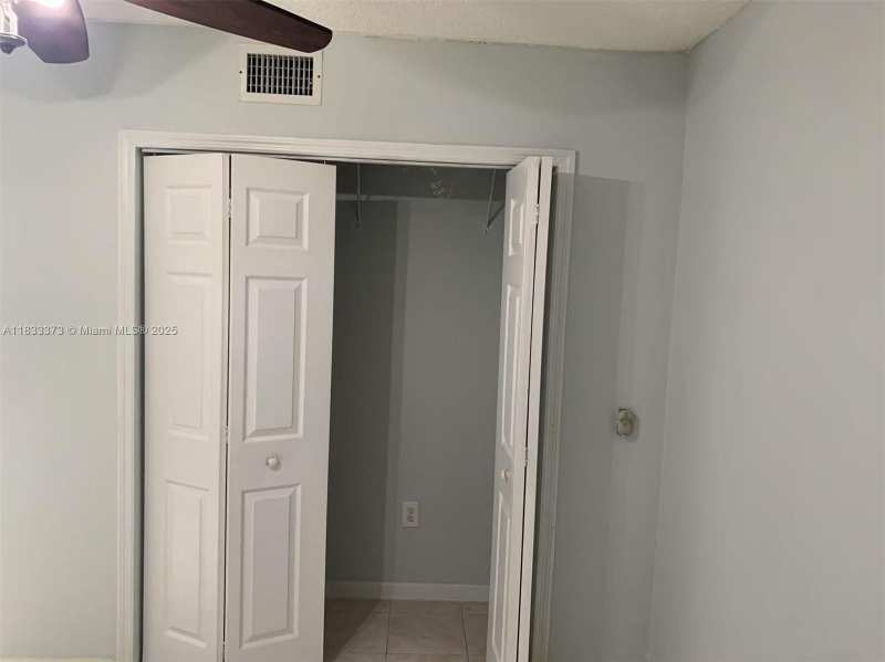 1062 W 42nd Pl, Hialeah FL 33012