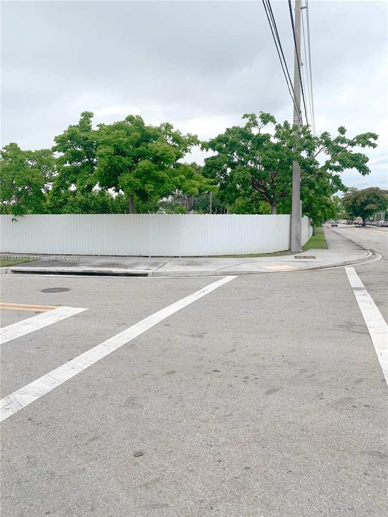 1401 NW 108th Ave, Sweetwater FL 33172