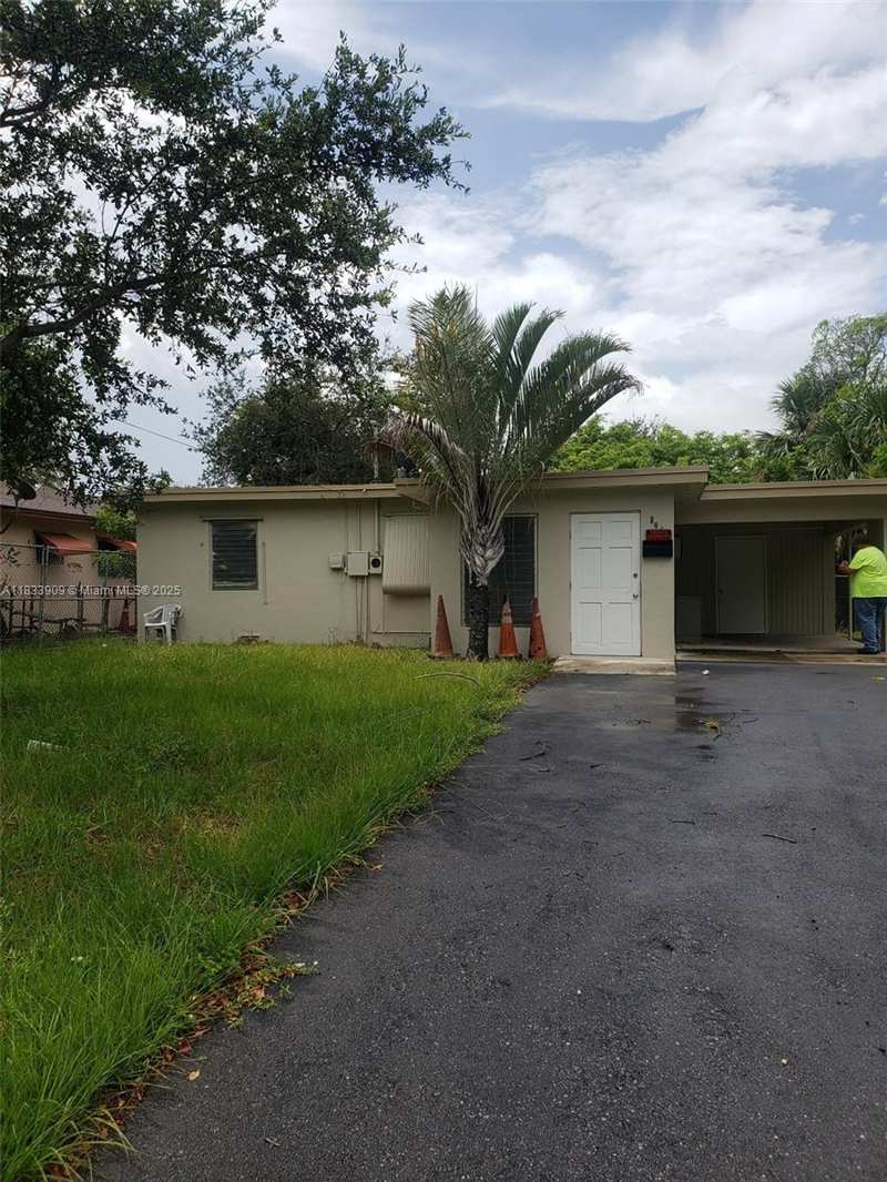 894 SW 9th Ct, Pompano Beach FL 33060