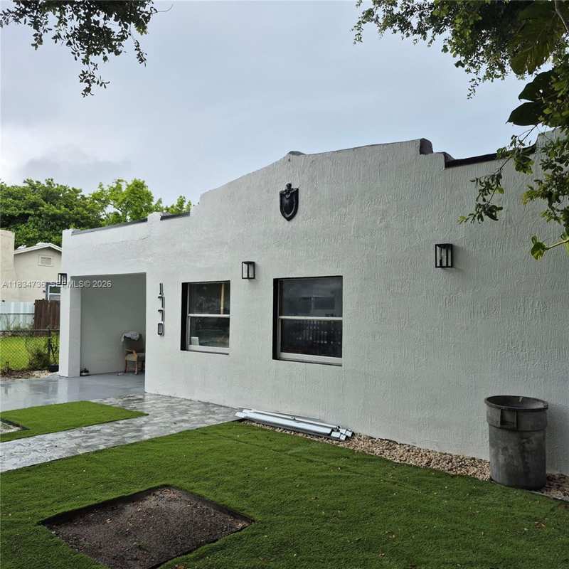 1770 NW 44th St, Miami FL 33142