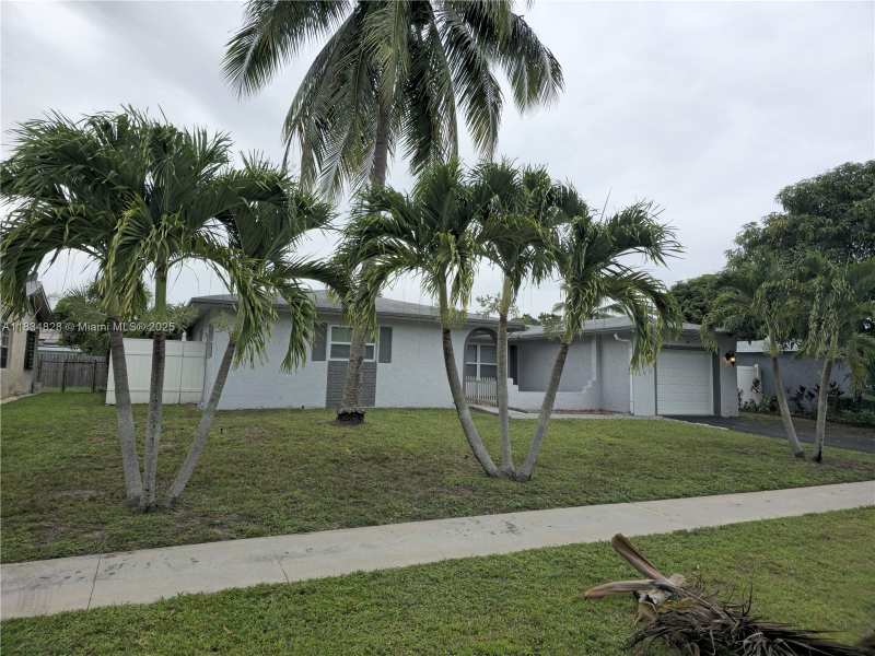 7771 NW 46th St, Lauderhill FL 33351