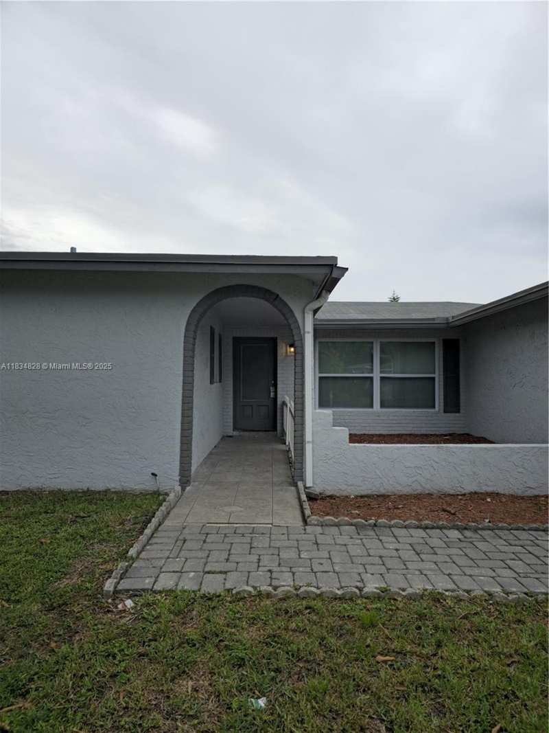 7771 NW 46th St, Lauderhill FL 33351