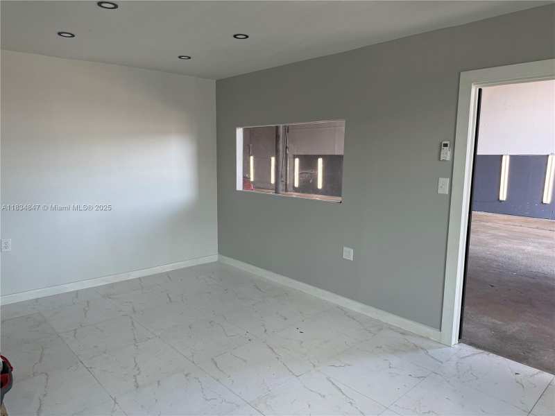 3771 NW 51st St # B, Hialeah FL 33142