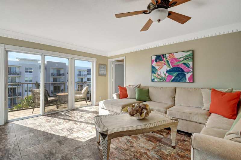 1206 S Lake Drive # 504, Lantana FL 33462