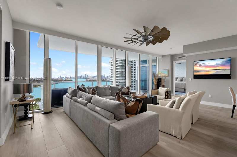 100 S Pointe Dr # 1502, Miami Beach FL 33139