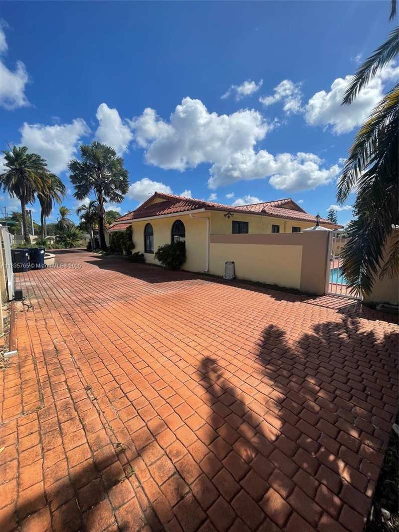 5550 SW 87th Ave, Miami FL 33165