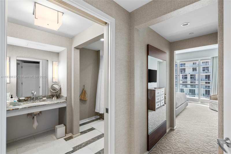 551 N Fort Lauderdale Beach Blvd # R2205, Fort Lauderdale FL 33304