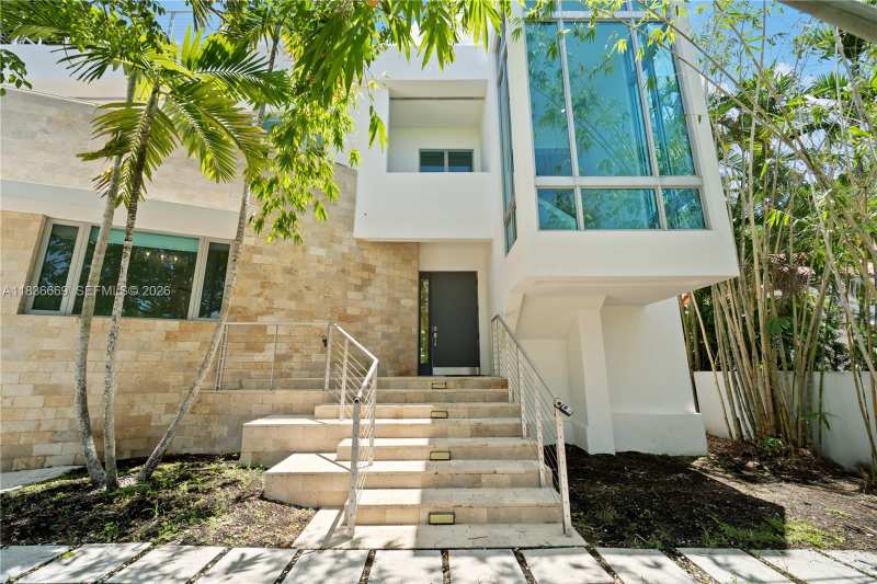 5625 N Bay Rd, Miami Beach FL 33140