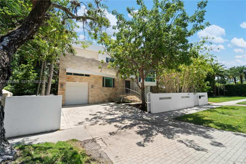 5625 N Bay Rd, Miami Beach FL 33140