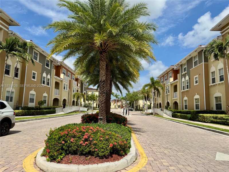 8800 NW 107th Ct # 202, Doral FL 33178